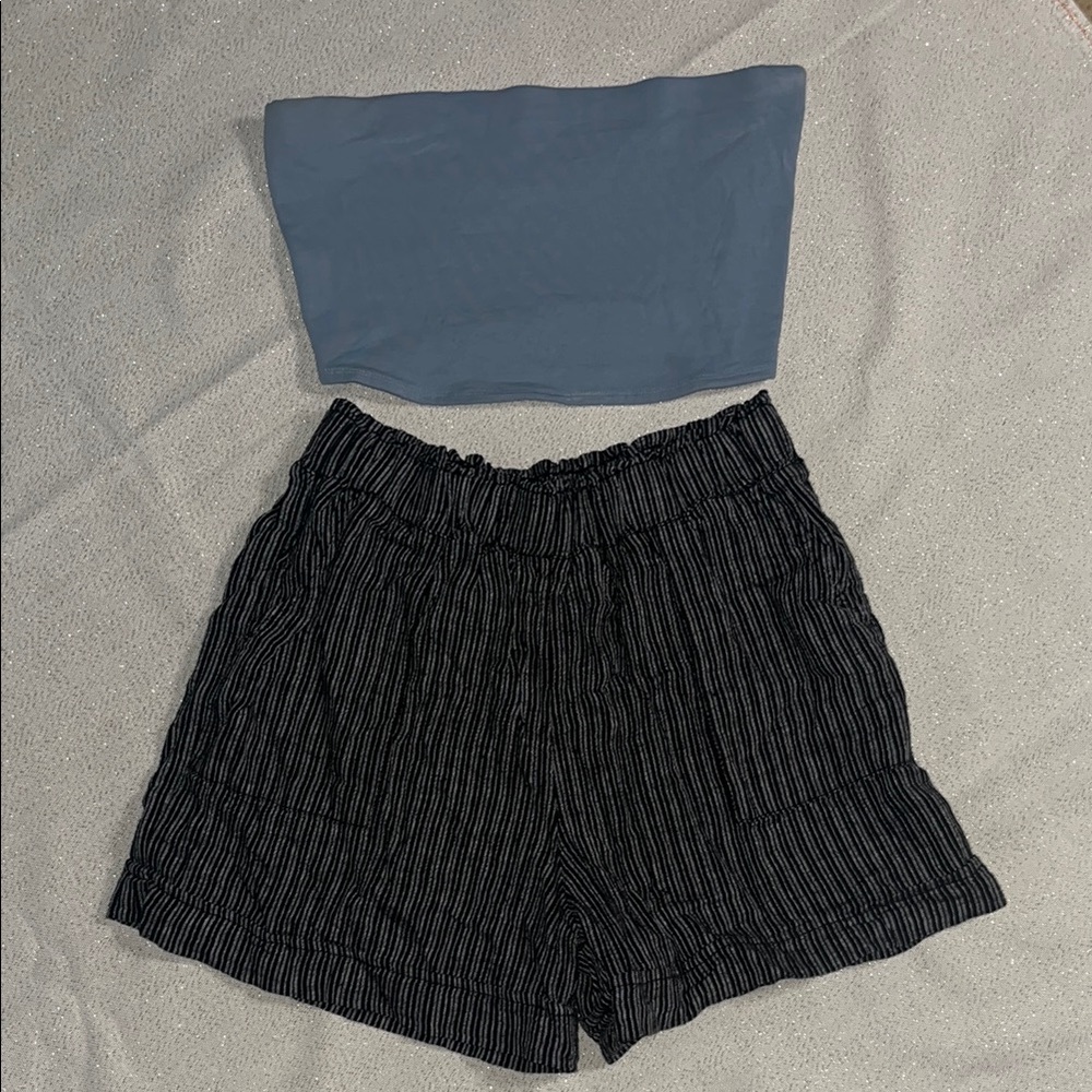 H&M Blue Top Sleek Stretchy Design